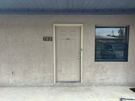 3806 NW Huntsboro St, Unit 102 in Lake City, FL - Building Photo