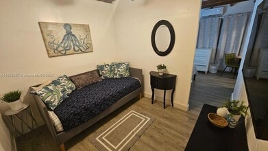 1836 Roosevelt St in Hollywood, FL - Foto de edificio - Building Photo