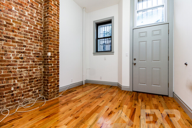 294 Harman St in Brooklyn, NY - Building Photo - Building Photo