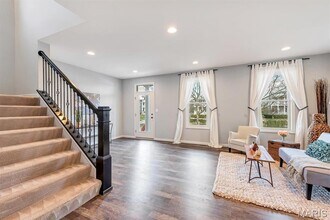 5044 Arpent St in St. Charles, MO - Foto de edificio - Building Photo