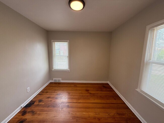 250 W Brentwood St in Highland Park, MI - Building Photo - Building Photo