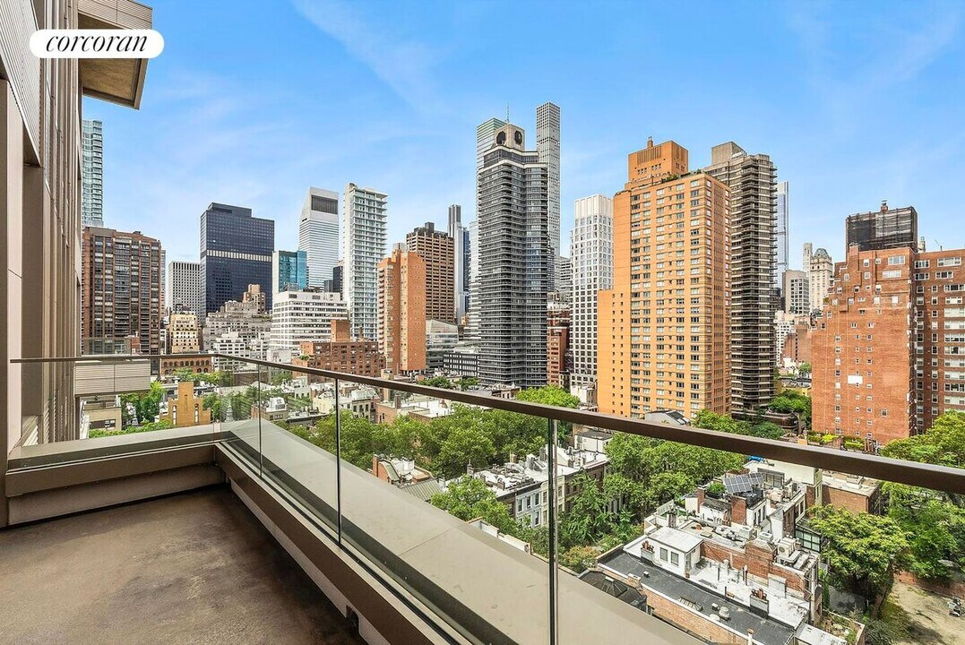 249 E 62nd St in New York, NY - Building Photo