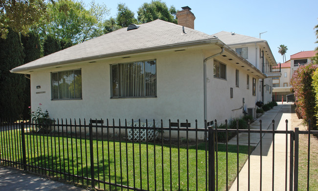 419 N Hill Ave in Pasadena, CA - Building Photo - Building Photo