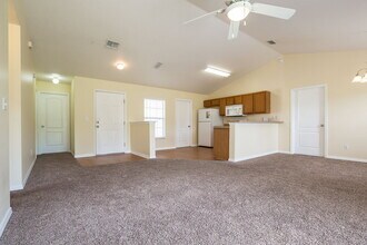 14915 Windy Mt Cir in Clermont, FL - Foto de edificio - Building Photo