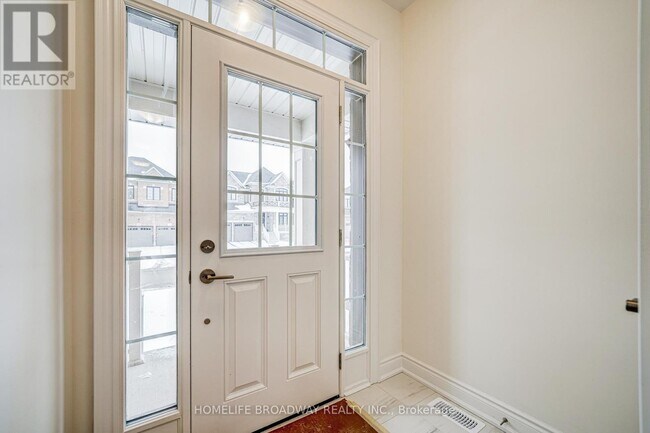 30 Tremoy Rd in East Gwillimbury, ON - Building Photo - Building Photo