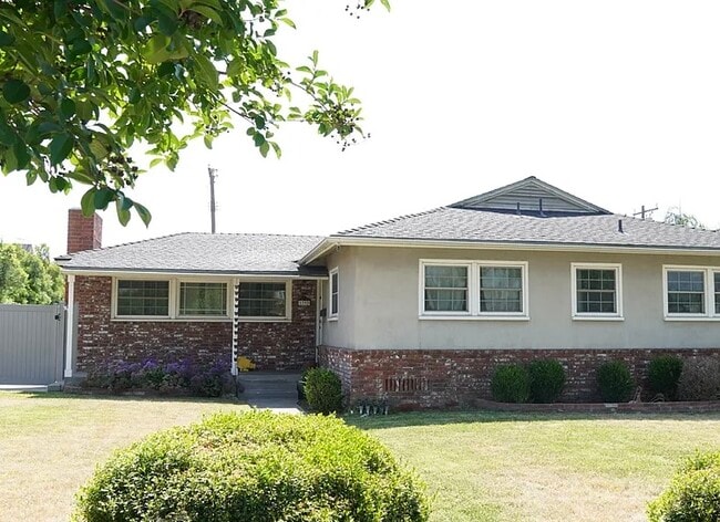 property at 1392 N 3rd Ave