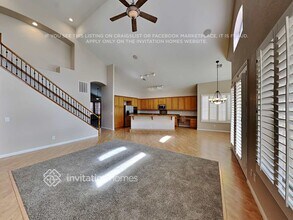 11013 Desert Dove Ave in Las Vegas, NV - Foto de edificio - Building Photo