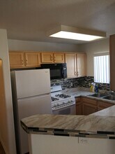 4308 W Lake Mead Blvd, Unit 102 in Las Vegas, NV - Foto de edificio - Building Photo