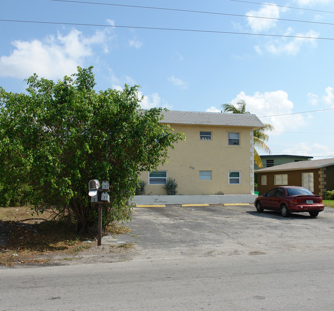 2217 NW 8th St in Fort Lauderdale, FL - Building Photo - Building Photo