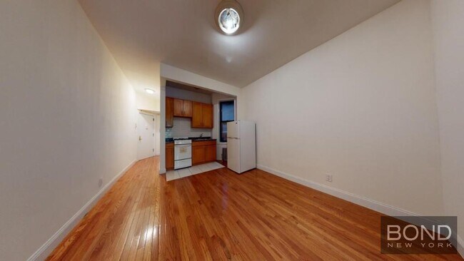 228 E 36th St in New York, NY - Building Photo - Building Photo