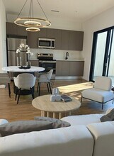 85 NE 55th St in Miami, FL - Foto de edificio - Building Photo