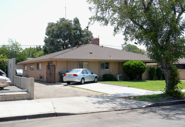 2124 Mountain View Ave in Anaheim, CA - Building Photo - Building Photo