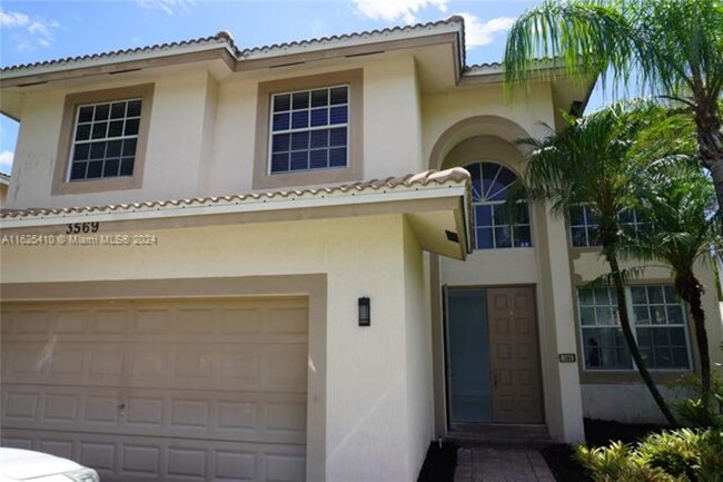 3569 NW 108th Ave in Sunrise, FL - Foto de edificio - Building Photo