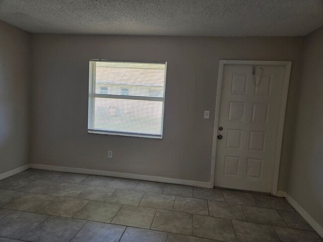 1304 Melody Ln in Sebring, FL - Building Photo - Building Photo