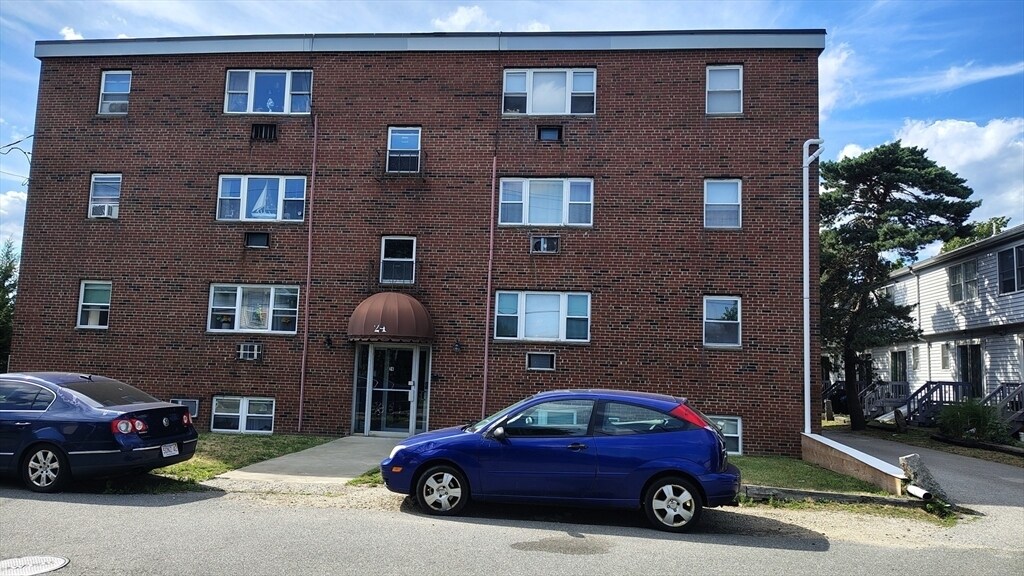 24 Field St in Quincy, MA - Building Photo