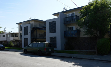 313 Poplar Ave in Redwood City, CA - Foto de edificio - Building Photo