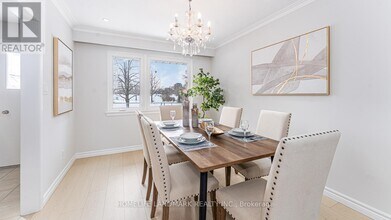 10 Rotunda Pl in Toronto, ON - Building Photo - Building Photo