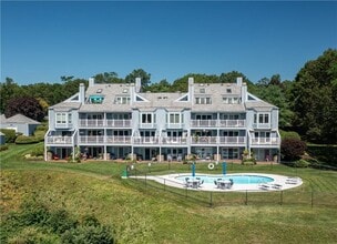 152 Crompton Ave in East Greenwich, RI - Building Photo - Building Photo