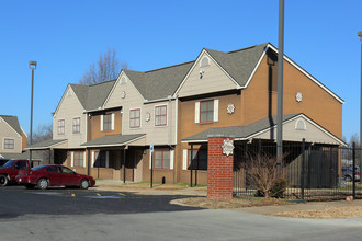 Whitlow Townhomes in Tulsa, OK - Building Photo - Building Photo