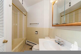 1400 N Dearborn St, Unit C4 in Chicago, IL - Building Photo - Building Photo