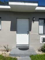 2081 NW 30th St in Miami, FL - Building Photo