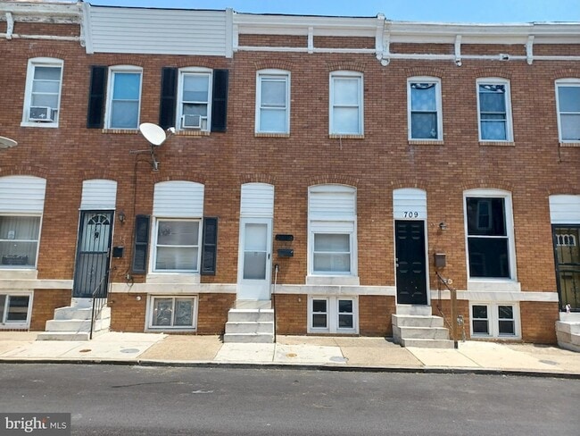 property at 711 N Streeper St