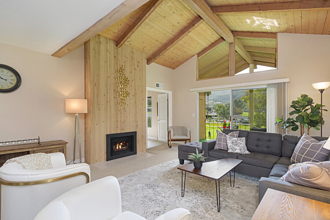 1880 Fairway Cir Dr in San Marcos, CA - Building Photo