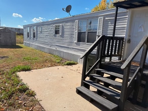 33 Village Ct in Mediapolis, IA - Building Photo - Building Photo