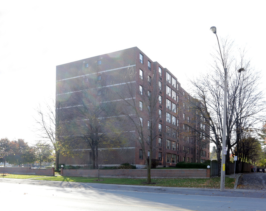 Florentine Place in Hamilton, ON - Building Photo