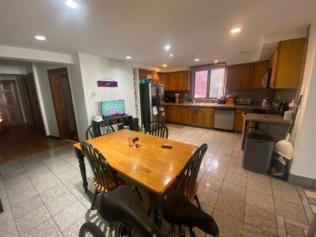 168 Auburn St, Unit A in Cambridge, MA - Building Photo - Building Photo