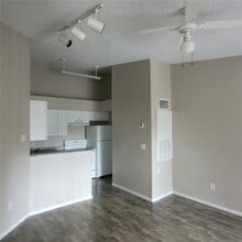 2210 Yankee Pl in Orlando, FL - Building Photo - Building Photo