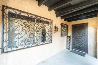 560 N Dodge Blvd in Tucson, AZ - Building Photo - Building Photo