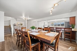 324 E Manor Ave in Anchorage, AK - Building Photo