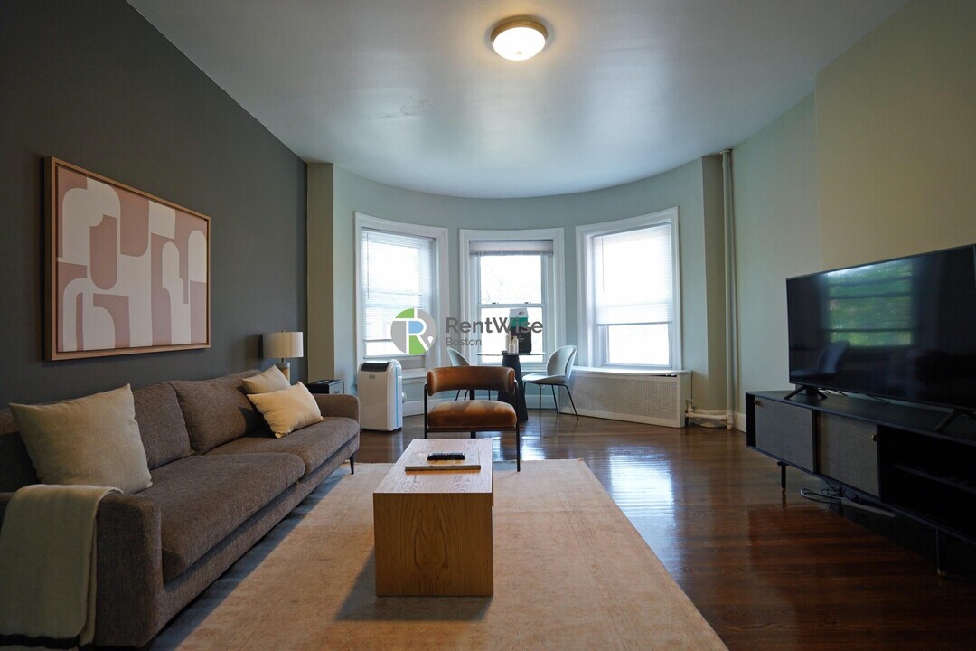 45 Carlton St in Brookline, MA - Building Photo