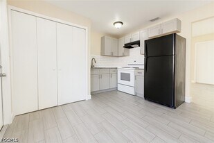 5453 Eleventh Ave in Ft. Myers, FL - Building Photo