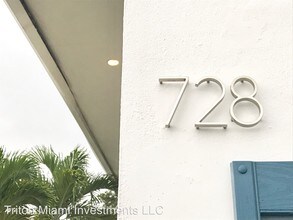 730 NE 128th St in North Miami, FL - Building Photo - Building Photo