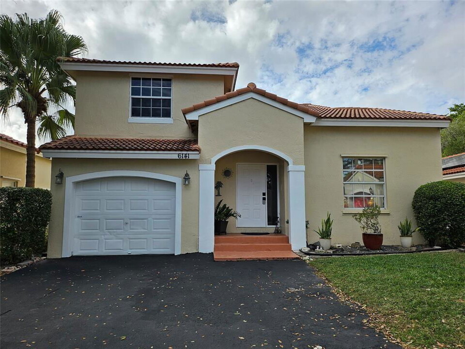 6141 NW 44th Ln in Coconut Creek, FL - Building Photo