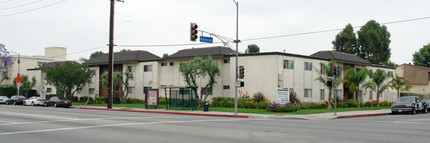 5900 Reseda Blvd in Tarzana, CA - Building Photo - Building Photo