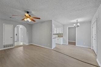 805 N Shore Dr in Garland, TX - Building Photo - Building Photo