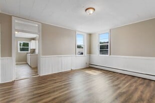 392 E Maple St in York, PA - Building Photo