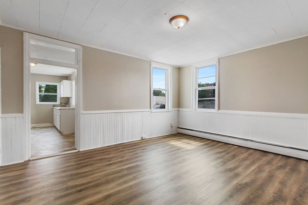 392 E Maple St in York, PA - Building Photo