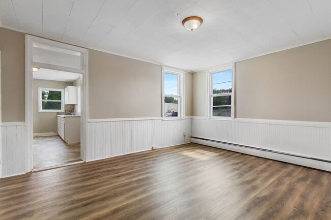 property at 392 E Maple St