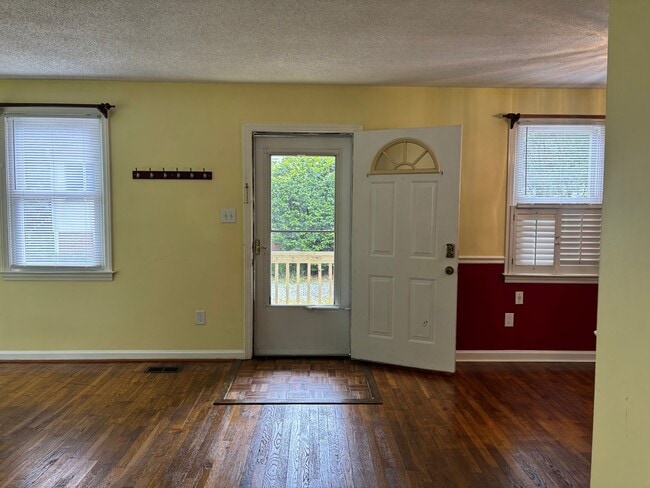 505 Crestwood Dr in Greensboro, NC - Building Photo - Building Photo