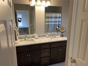 93 Kinloch Dr in Bella Vista, AR - Building Photo - Building Photo