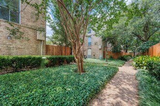 4629 Wild Indigo St in Houston, TX - Foto de edificio - Building Photo