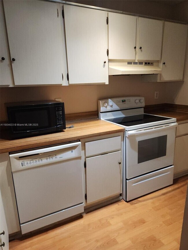3766 N University Dr in Coral Springs, FL - Building Photo - Building Photo
