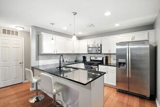 2424 Lyndale Ave S in Minneapolis, MN - Building Photo - Building Photo