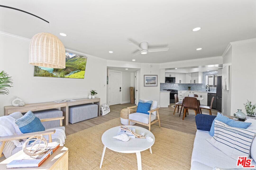 3906 Pacific Ave in Los Angeles, CA - Building Photo