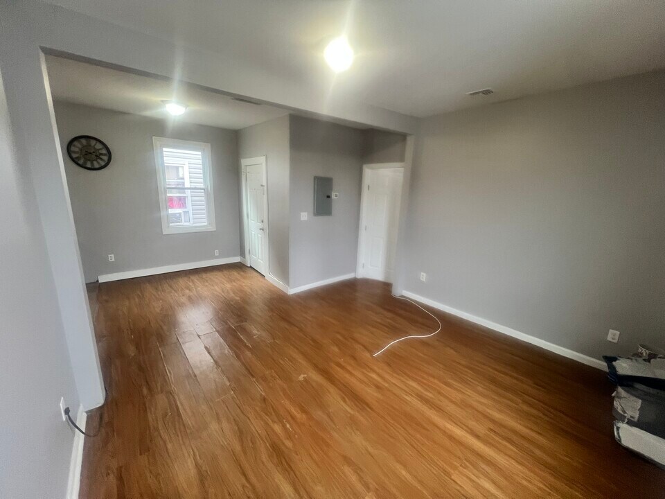 162 Hickory St, Unit 3rd floor apartment in Orange, NJ - Building Photo