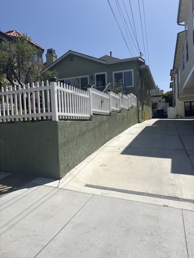 property at 517 N Irena Ave